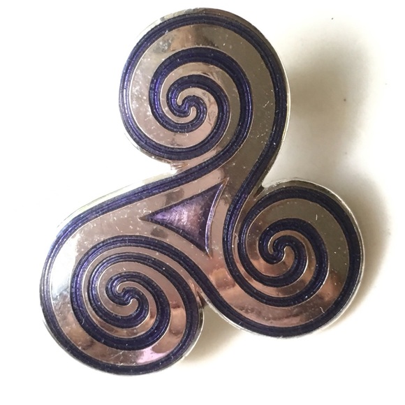 Celtic triskelion swirl pin silver - Picture 2 of 3